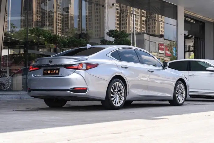 Lexus ES 2022 Model 300h Executive Edition – фото 5