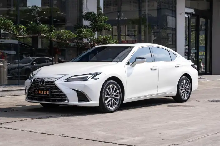 Lexus ES 2025 Model 300h Premium – фото 1