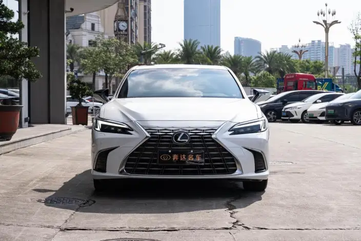 Lexus ES 2025 Model 300h Premium – фото 2