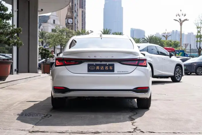 Lexus ES 2025 Model 300h Premium – фото 4