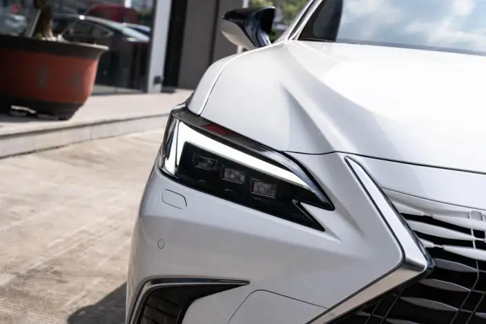 Lexus ES 2025 Model 300h Premium – фото 6