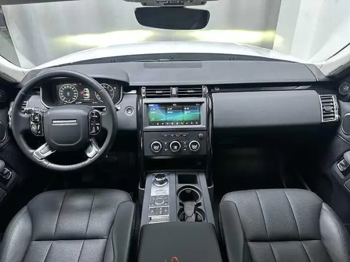 Land Rover Discovery 2020 Model 3.0 V6 SE – фото 9
