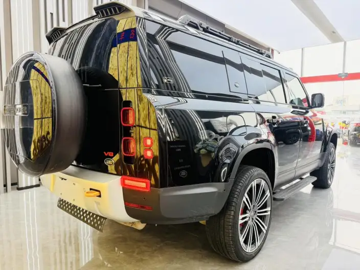 Land Rover Defender 2023 Model 130 3.0T P400 HSE – фото 5