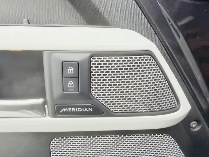 Land Rover Defender 2023 Model 130 3.0T P400 HSE – фото 8