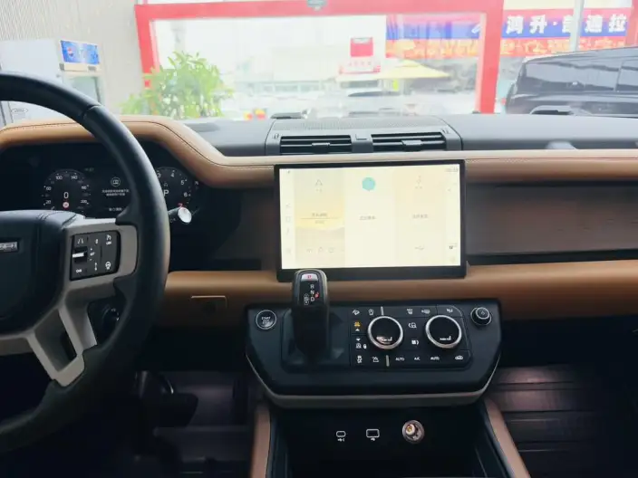 Land Rover Defender 2023 Model 130 3.0T P400 HSE – фото 17