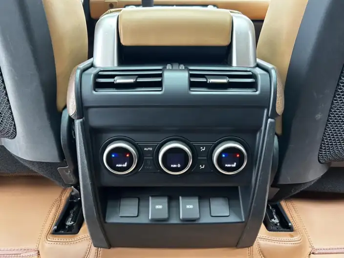 Land Rover Defender 2023 Model 130 3.0T P400 HSE – фото 12