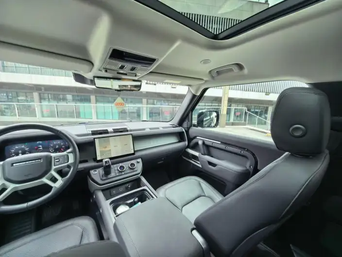 Land Rover Defender 2023 Model 90 3.0T P400 XS – фото 10