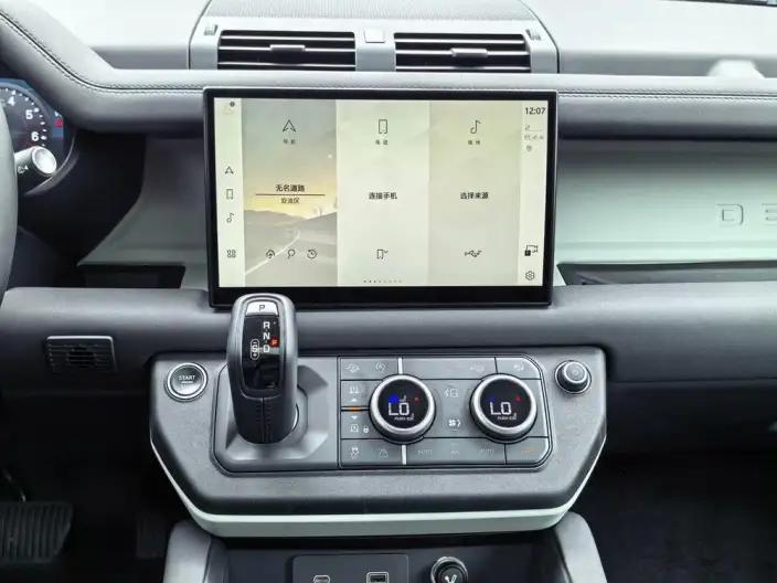 Land Rover Defender 2023 Model 90 3.0T P400 XS – фото 12