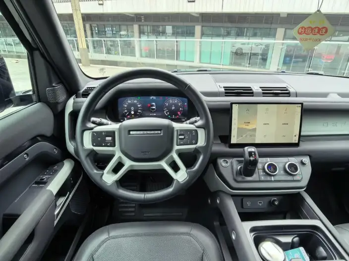 Land Rover Defender 2023 Model 90 3.0T P400 XS – фото 13