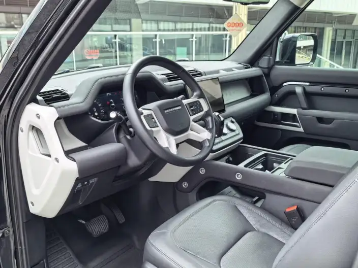 Land Rover Defender 2023 Model 90 3.0T P400 XS – фото 14