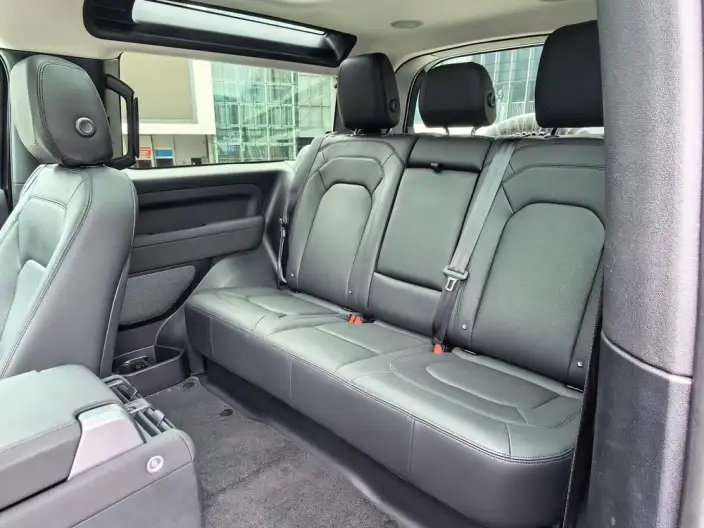 Land Rover Defender 2023 Model 90 3.0T P400 XS – фото 17