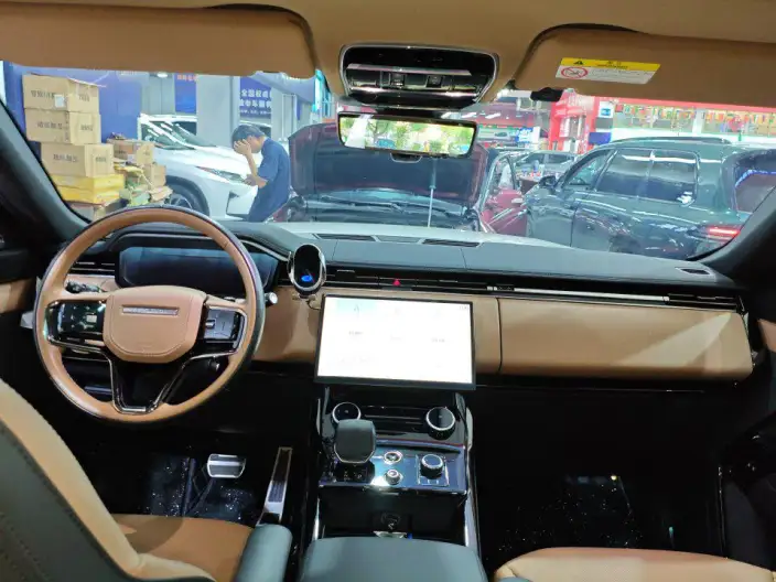 Range Rover Sport 2023 Model 3.0 L6 DYNAMIC SE – фото 6