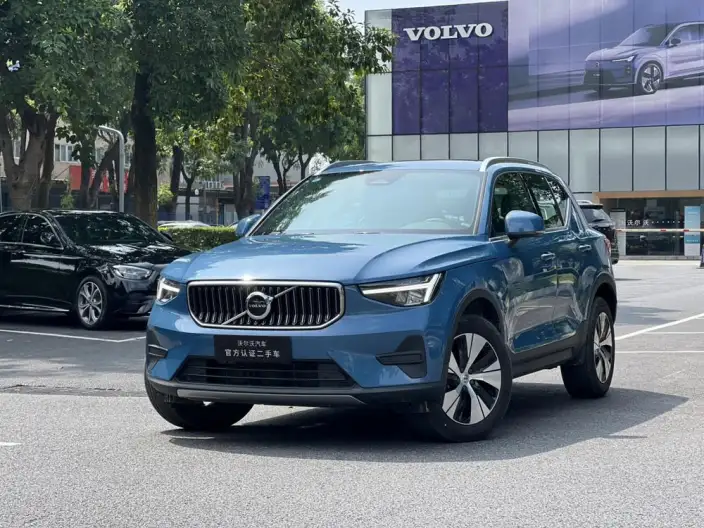 Volvo XC40 2025 Model B3 Smart Range Deluxe Edition – фото 1