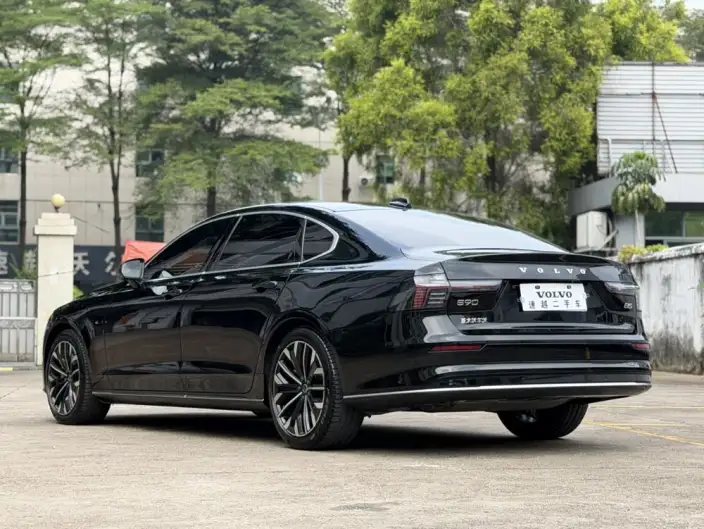 Volvo S90 2026 Model B5 Smart Range Deluxe Edition – фото 4