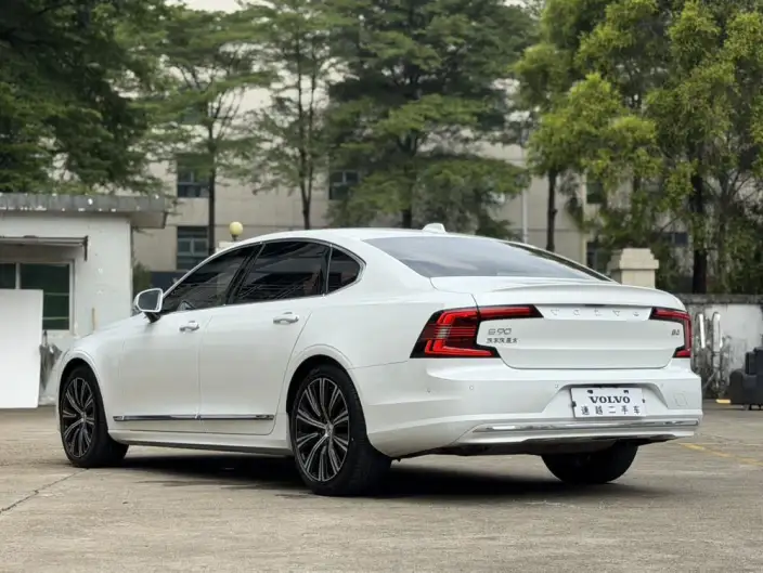 Volvo S90 2021 Model B5 Smart Elegance Deluxe Edition – фото 4