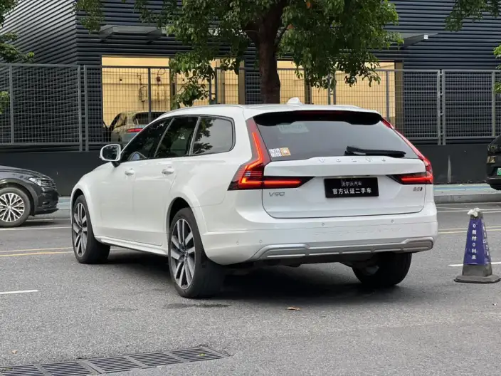 Volvo V90 2024 Model Cross Country B5 AWD Zhizun Edition – фото 4
