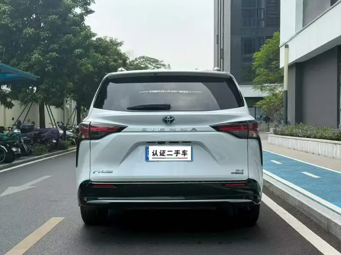 Toyota Sienna 2021 Model 2.5L Hybrid Deluxe Edition – фото 4