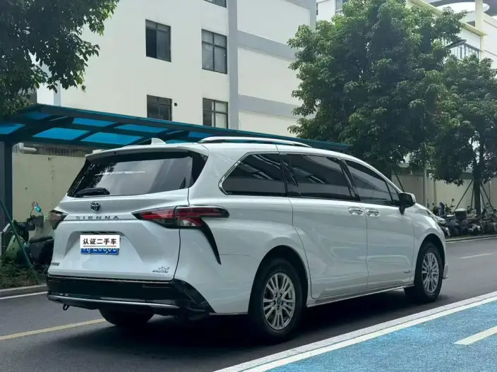 Toyota Sienna 2021 Model 2.5L Hybrid Deluxe Edition – фото 5