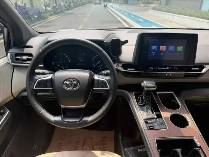 Toyota Sienna 2021 Model 2.5L Hybrid Deluxe Edition – фото 8