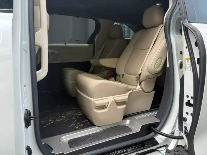 Toyota Sienna 2021 Model 2.5L Hybrid Deluxe Edition – фото 10