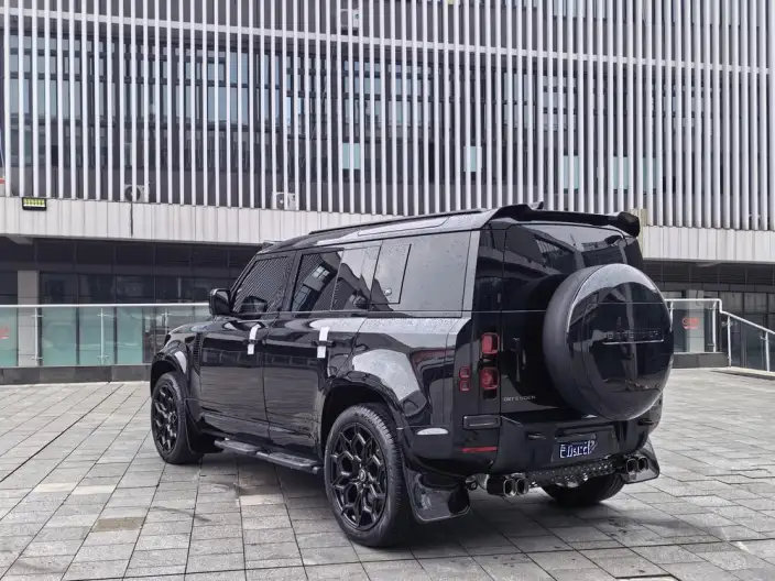 Land Rover Defender 2024 Model 110 3.0T P400 X-Dynamic HSE – фото 4
