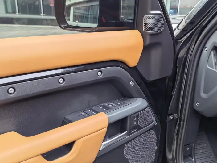 Land Rover Defender 2024 Model 110 3.0T P400 X-Dynamic HSE – фото 8