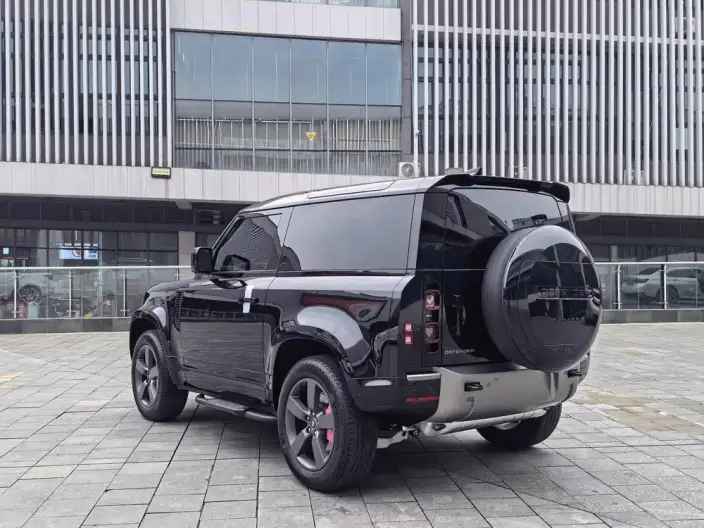 Land Rover Defender 2025 Model 90 3.0T P400 X-Dynamic HSE