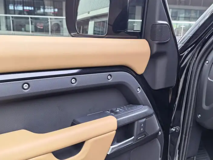 Land Rover Defender 2025 Model 90 3.0T P400 X-Dynamic HSE – фото 9