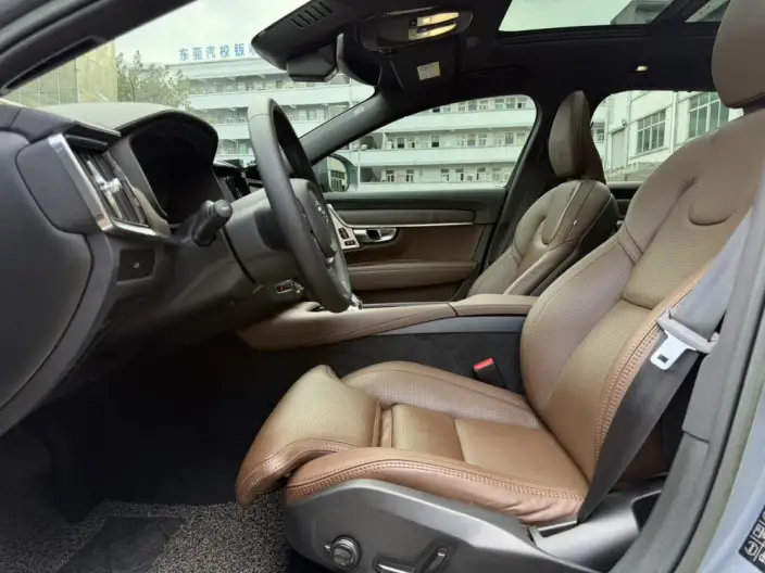 Volvo V90 2023 Model Cross Country B5 AWD Zhizun Edition – фото 23