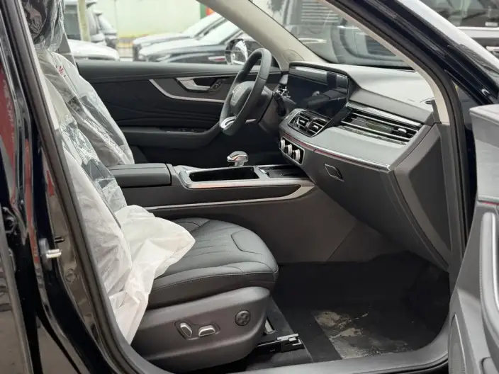 Hongqi HS5 2025 Model 2.0T Flag Xiang Pro Edition – фото 8