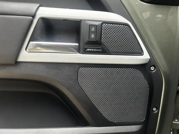 Land Rover Defender 2023 Model Facelift 110 P400 X-Dynamic HSE – фото 9