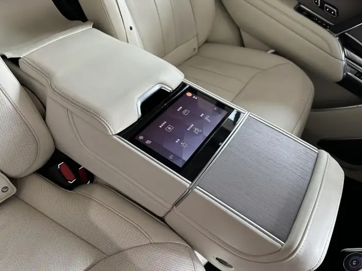 Range Rover 2023 Model 4.4 V8 530PS First Edition Edition – фото 8