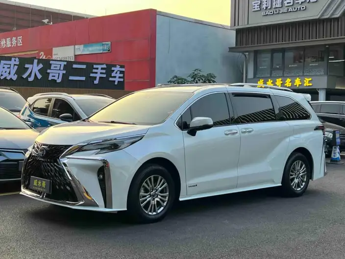 Toyota Sienna 2023 Model Hybrid 2.5L Comfort Edition – фото 1