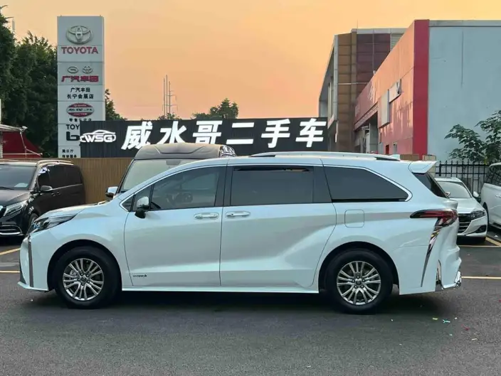 Toyota Sienna 2023 Model Hybrid 2.5L Comfort Edition – фото 4