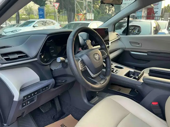 Toyota Sienna 2023 Model Hybrid 2.5L Comfort Edition – фото 16