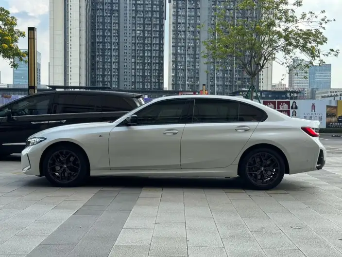 BMW 3 Series 2025 Model 330Li M Sports Night Set – фото 3