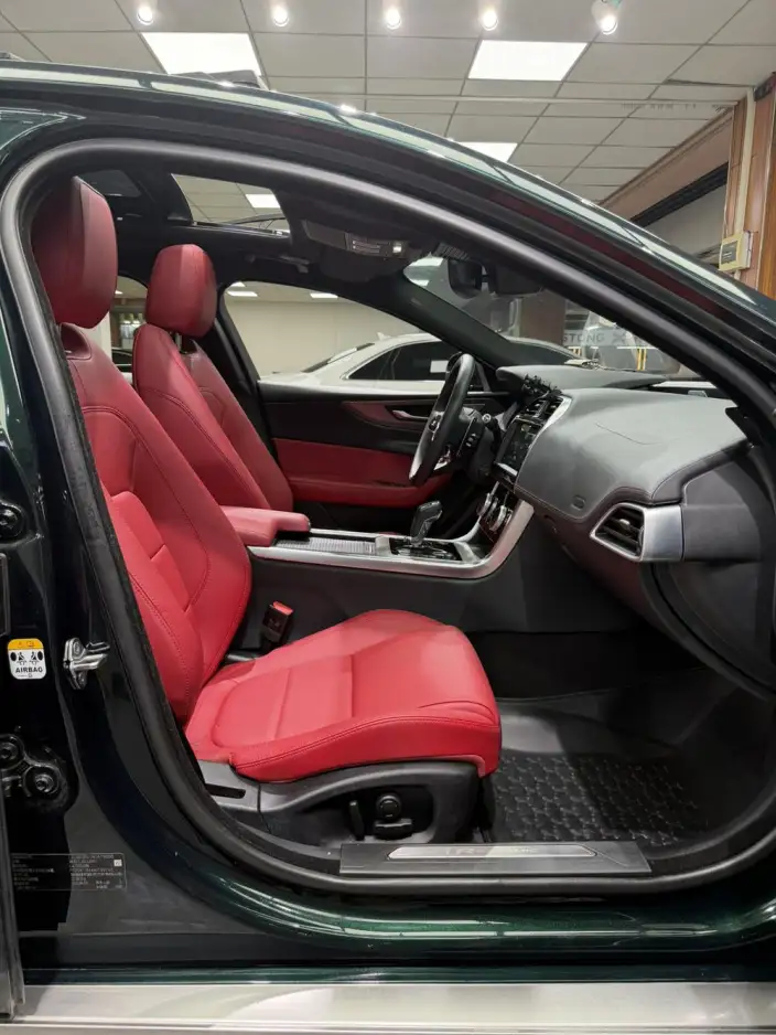 Jaguar XE L 2022 Model 2.0T 250PS R-DYNAMIC S Enterprising Sports Edition – фото 20