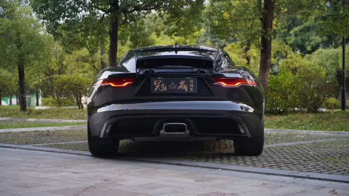 Jaguar F-TYPE 2023 Model P300 Hardtop Edition R-DYNAMIC BLACK – фото 4