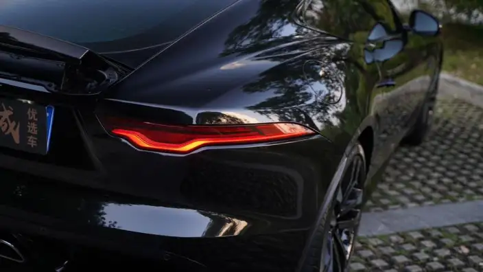 Jaguar F-TYPE 2023 Model P300 Hardtop Edition R-DYNAMIC BLACK – фото 7