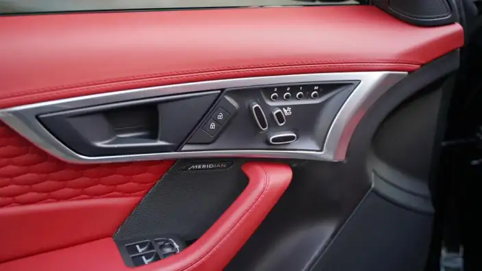 Jaguar F-TYPE 2023 Model P300 Hardtop Edition R-DYNAMIC BLACK – фото 8