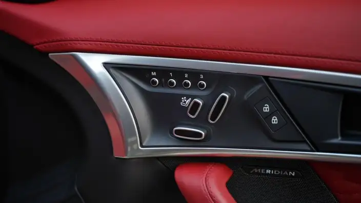 Jaguar F-TYPE 2023 Model P300 Hardtop Edition R-DYNAMIC BLACK – фото 12