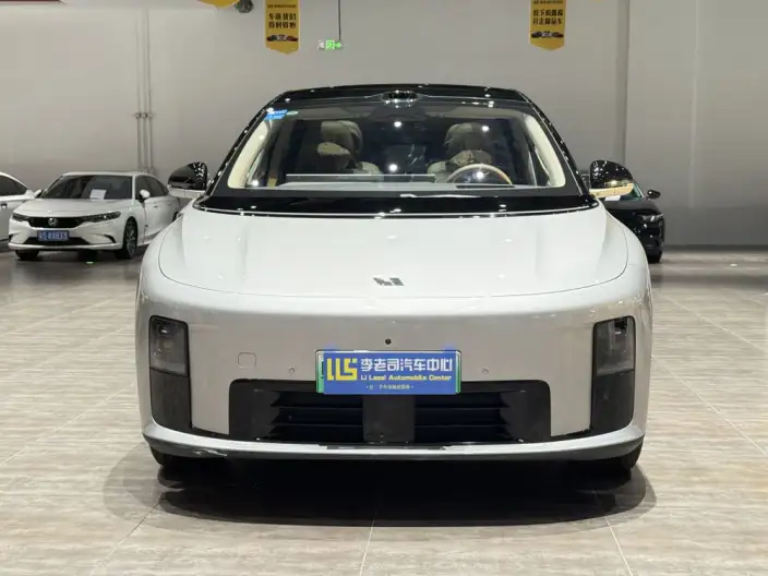 Li Auto i8 2025 Model Standard Edition – фото 2