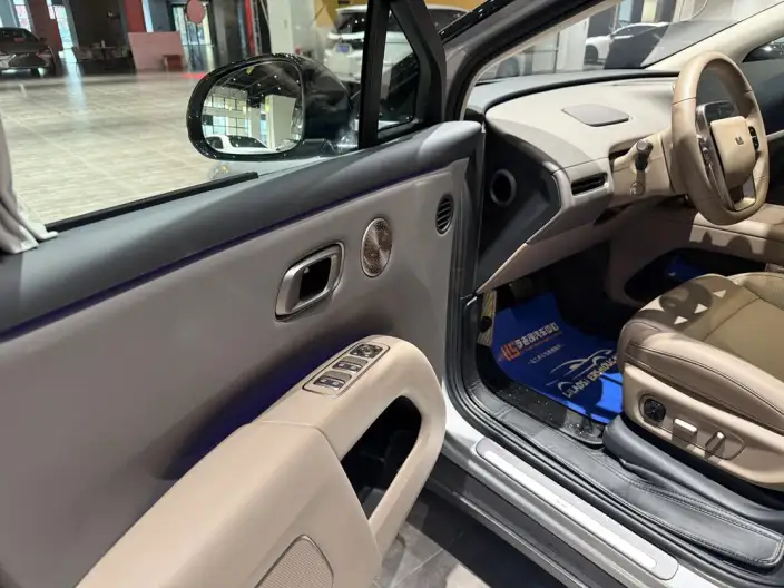 Li Auto i8 2025 Model Standard Edition – фото 22