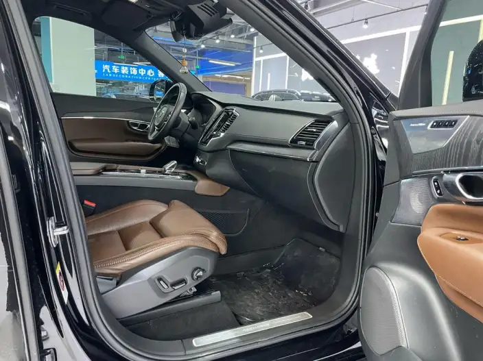 Volvo XC90 PHEV 2021 Model E Drive Hybrid T8 Smart Prestige Deluxe Edition 7 seat – фото 6