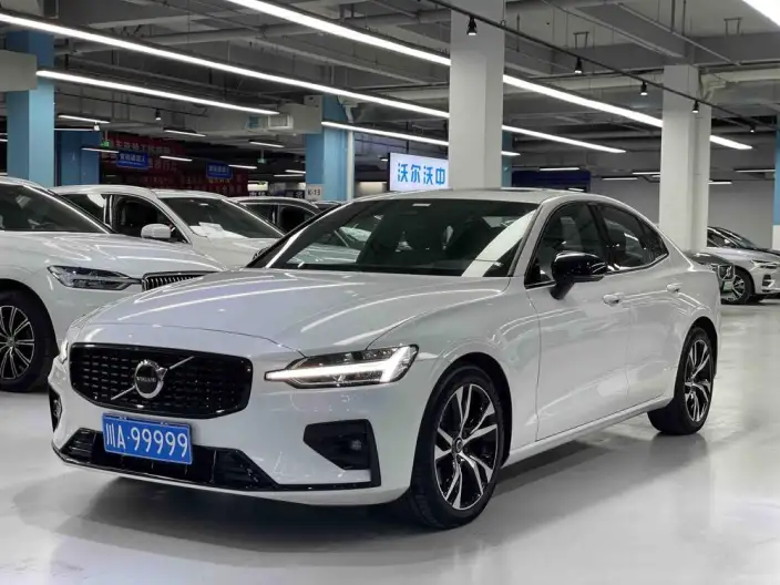 Volvo S60 2025 Model B5 Smart Elegance Sports Edition – фото 1