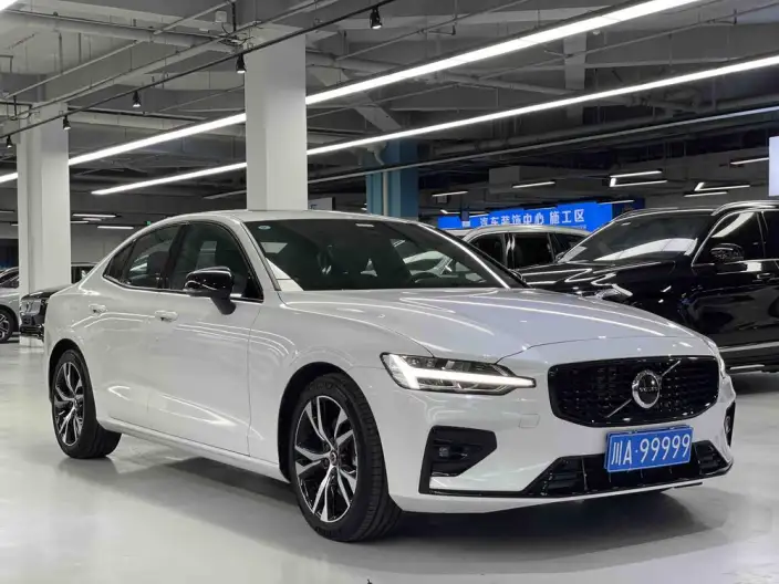 Volvo S60 2025 Model B5 Smart Elegance Sports Edition – фото 3