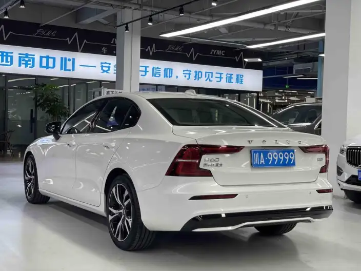 Volvo S60 2025 Model B5 Smart Elegance Sports Edition – фото 4