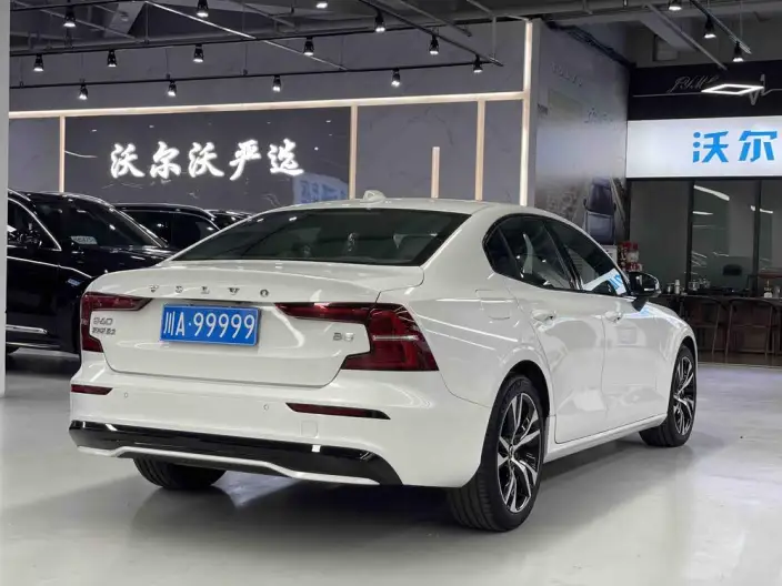 Volvo S60 2025 Model B5 Smart Elegance Sports Edition – фото 6