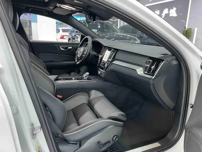 Volvo S60 2025 Model B5 Smart Elegance Sports Edition – фото 8