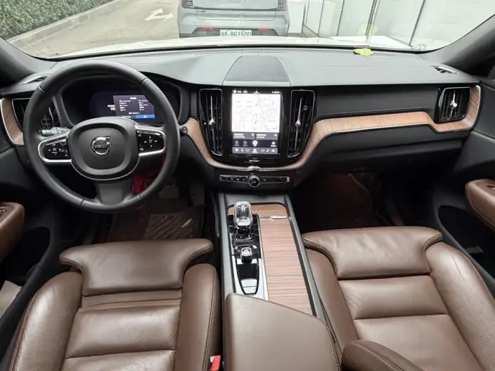 Volvo XC60 2024 Model B5 4WD Smart Range Deluxe Edition – фото 5